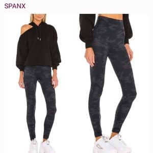 * NWT Spanx camo womens look at me now seamless cropped leggings SMALL